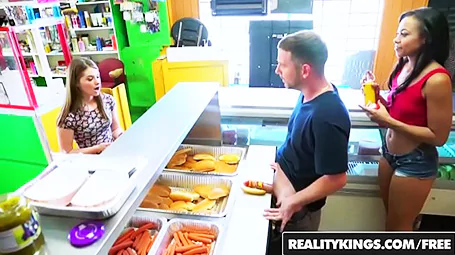 Thothd videos de Madrastra de películas porno brasileñas cabalgando la polla de su joven hijastro