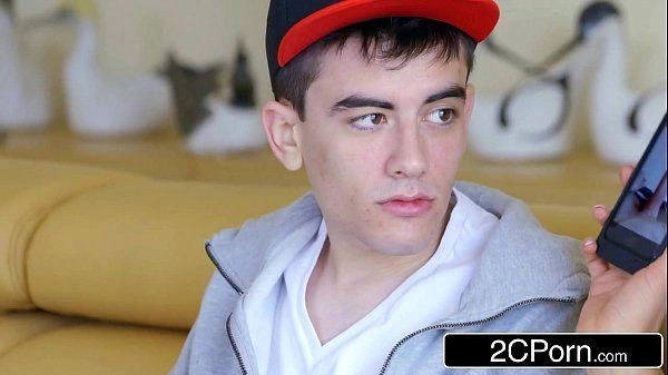 Thothd videos de Perdiendo la virginidad del culo de la morena caliente que cayó sobre la polla del negro