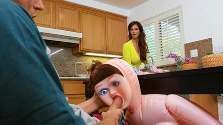 Thothd videos de Porn Tetona dando su coño encima del fregadero