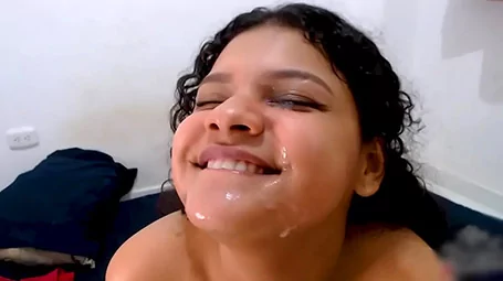 Thothd videos de Negra desnuda haciendo porno en un terreno baldío