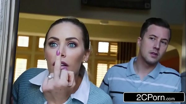 Thothd videos de Enano del porno comiéndole el culo a una famosa brasileña y penetrando a la traviesa